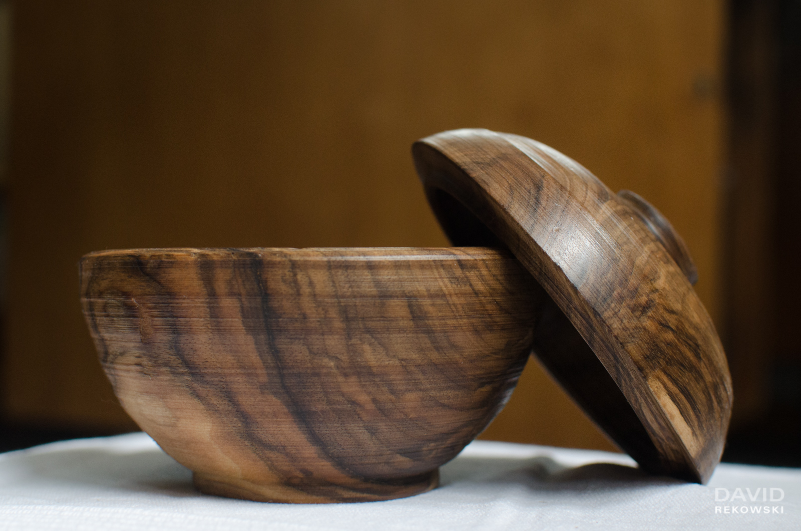 Schale aus Nussbaum